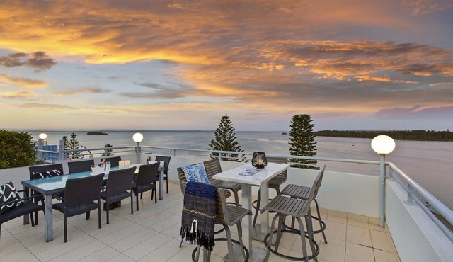 Lakeside Luxury - 2 Level Penthouse Apartment with Expansive Rooftop Terrace