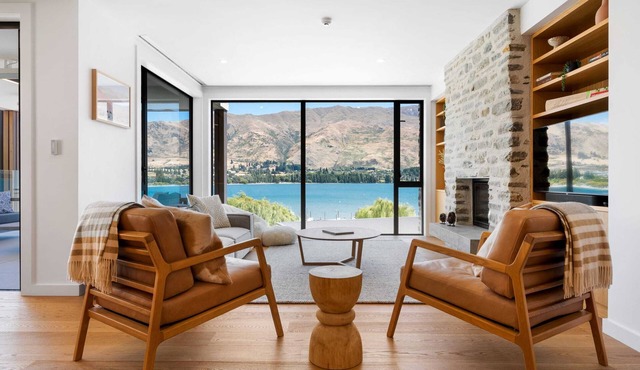 Lakeside Luxury 3 Bedroom