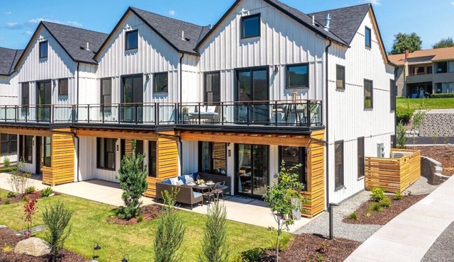 Lakeside Luxury boasts 2,002q.ft of New Construction at Wapato Point Resort on Lake Chelan