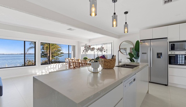 Lakeside Luxury Buff Point