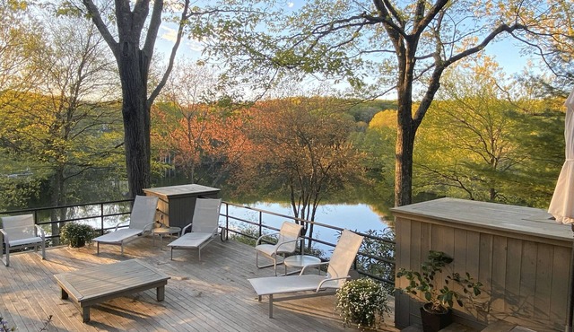 Lakeside luxury, nestled in nature -1 hr north of NYC