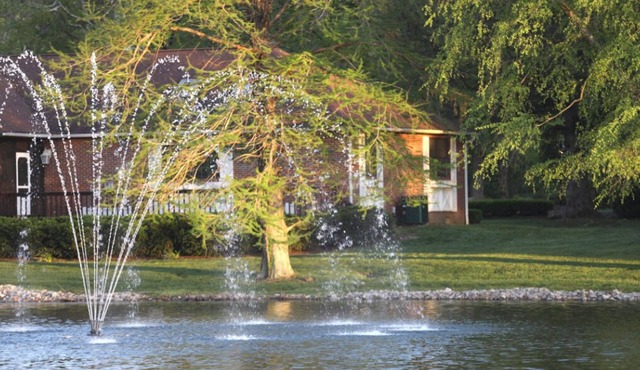 Lakeside Luxury, Screened in Porch, Fountain View