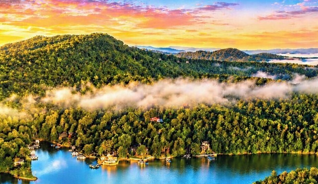 Lakeside Luxury ♥ Sleeps 10 ♥ 3 Kings ♥ Hot Tub ♥ Arcade ♥ EV ♥ Lake Blue Ridge