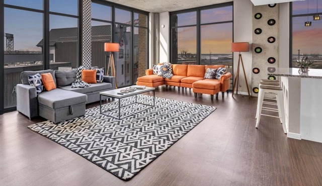 Lakeside Luxury Suite - Rock & Roll - Cle Flats - 2 Free parking