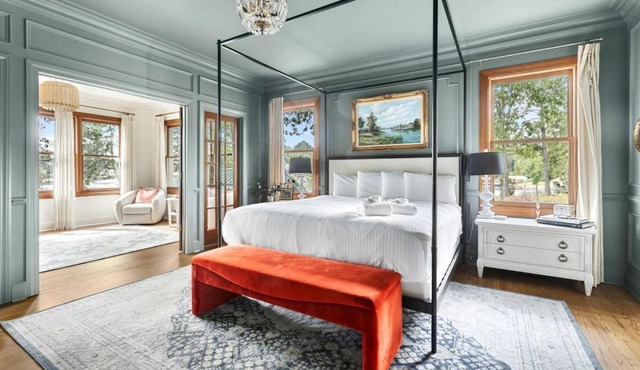 Lakeside Manor Sleeps 10