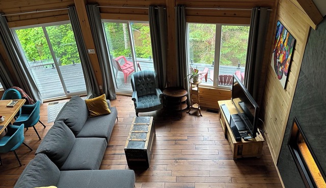 Lakeside Oasis: Perfect for Couples & Families! Private Dock, Kayaks, Ski Trails