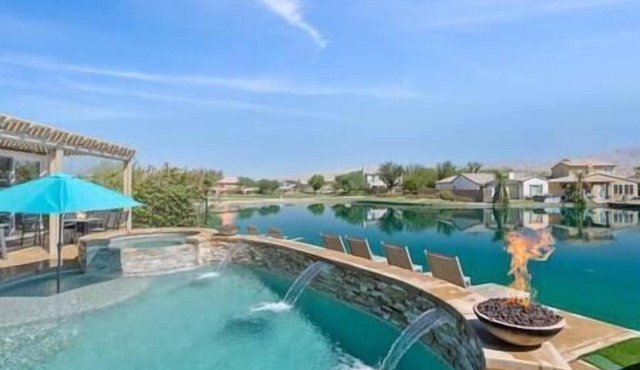 Lakeside Oasis: Game Room, Pool & Spa T2