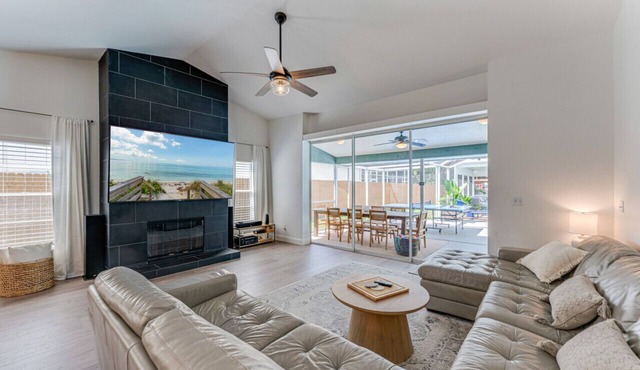 Lakeside Oasis: Your Private Pool Escape at Tarpon Springs Lake