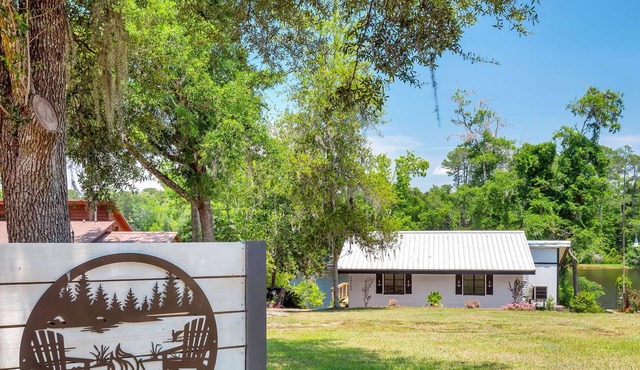 LakeSide on Lanier - 2 bedroom 1 bath house on the lake