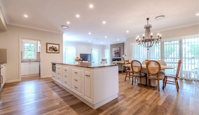 Lakeside on Southlakes - Family Entertainer