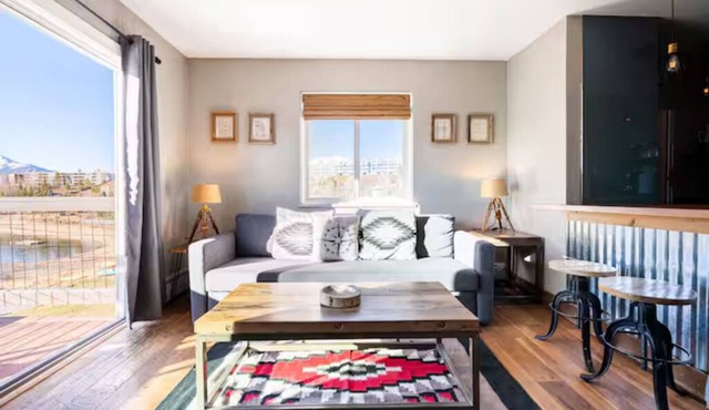 Lakeside One Bedroom. King. Insane Views!