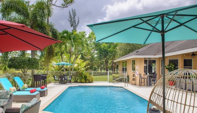 Lakeside Paradise W/Heated Pool near the Beach