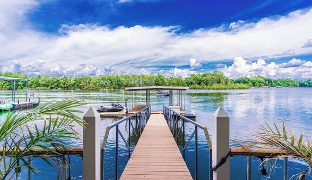 Lakeside Paradise - Waterfront View & Private Dock