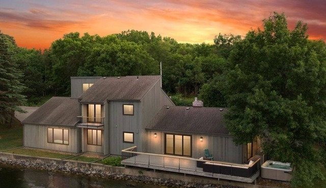 Lakeside Paradise: Your Serene Escape Awaits!