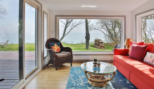 Lakeside PEC-waterfront getaway