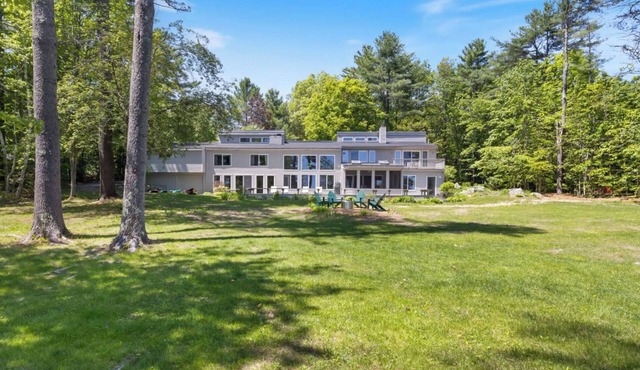 Lakeside & Pet-friendly 4 BR House in Raymond With AMAZING Yard and Private dock