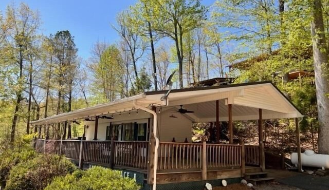 Lakeside Place 1 (Sleeps 1-6) - Tiny living space with a queen bed, and 3 twin beds perfect for kids