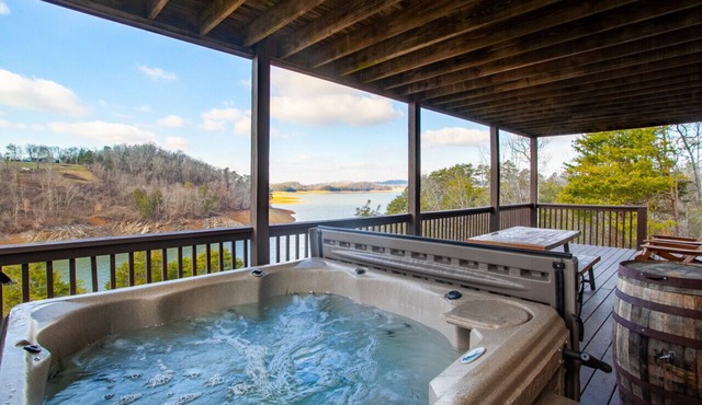 Lakeside Point - Private Dock, Game Room & Hot Tub