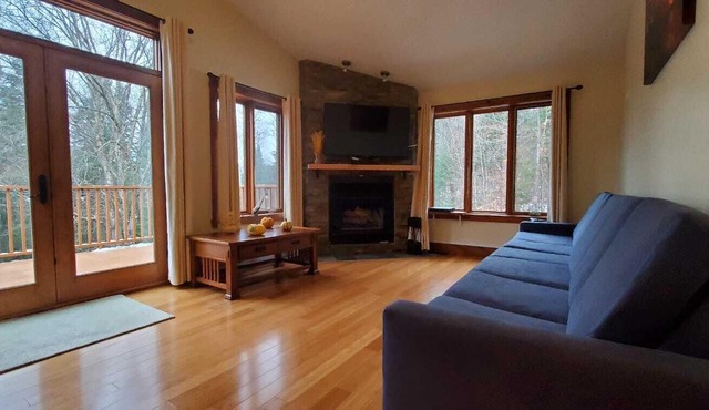 Lakeside privacy in the middle of nature in the heart of Laurentides