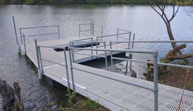 Lakeside property. Private dock. Great for ANO!