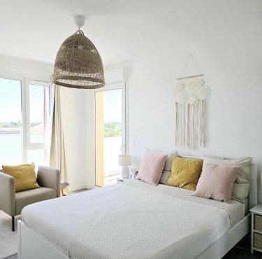 Lakeside Provence - Appartement classé 4 étoiles, Vue sur le lac de Monteux, Parking sous-sol, double clim