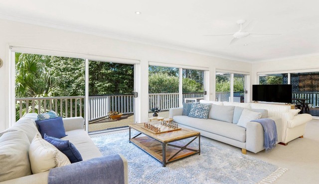 Lakeside Relax | Pet Friendly, WiFi | Accom Holidays