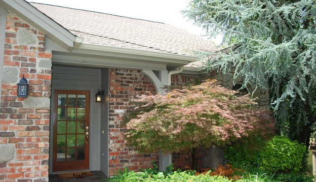 Lakeside relaxing home located in a quiet gated community