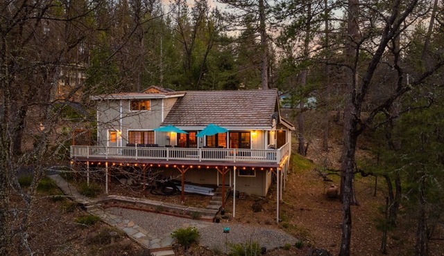 Lakeside+ResortStyle Yard+Sleeps 12, 40min to Yosemite