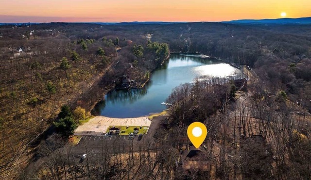 Lakeside Retreat | Hot Tub | Fire pit | Pool Table