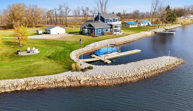 Lakeside Retreat | 2 Docks | Bay Access