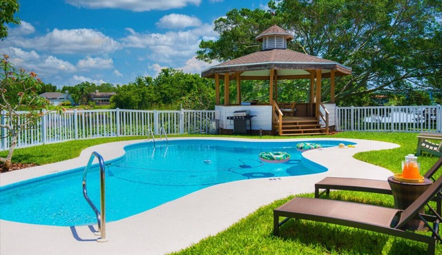Lakeside Retreat-4plex Sleeps 20