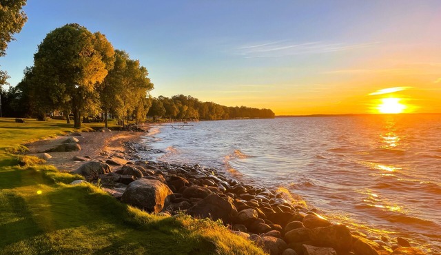 Lakeside Retreat at Izatys - Unit #222 – The Perfect Getaway for All Seasons!