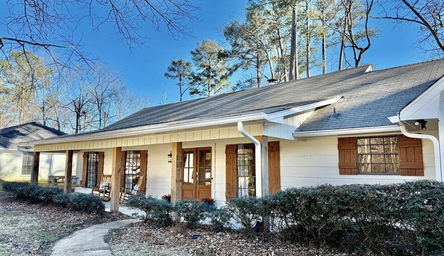 Lakeside Retreat at the Ross Barnett Reservoir
