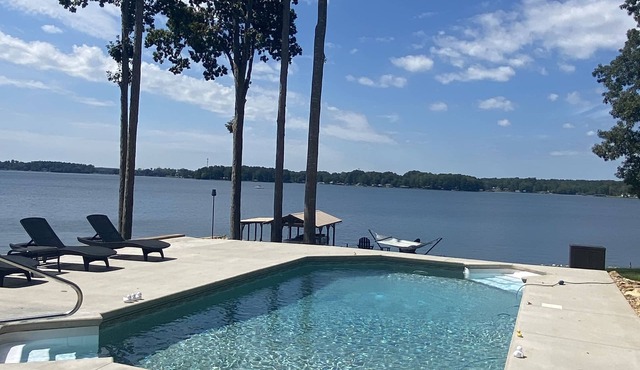 Lakeside Retreat Entire House Inground pool, kayaks, dock