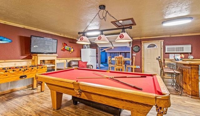 Lakeside Retreat & Game Haven!