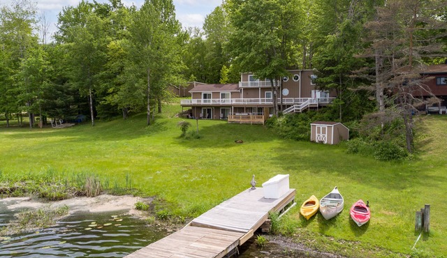 Lakeside Retreat | Hot Tub, Kayak, Arcade, Pontoon