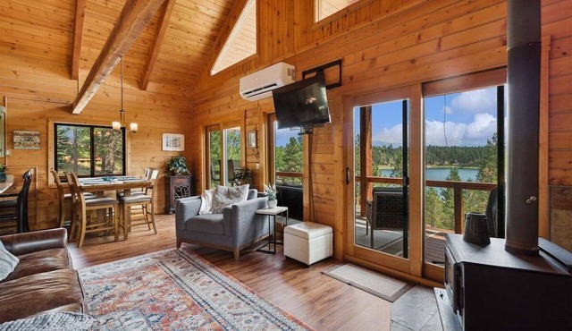 Lakeside Retreat in Eureka! *30 Day Rental ONLY*