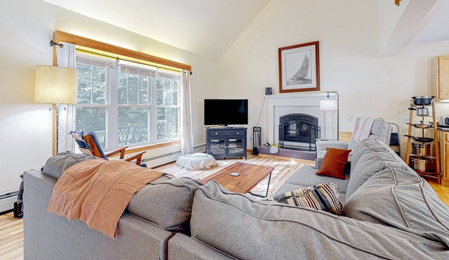 Lakeside Retreat in North Hero with dock, boat, & kayaks