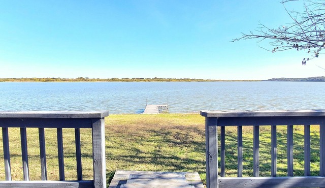 Lakeside Retreat: Kayaks, Fishing, Relaxing Sunsets