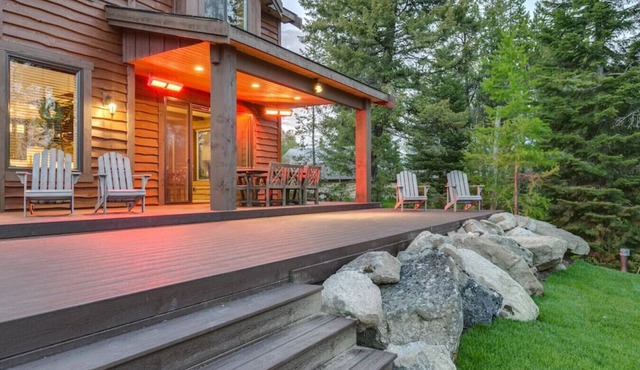 Lakeside Retreat · Lake Front Paradise Cabin with Private Boat Dock