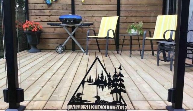 Lakeside Retreat: Modern Tiny Home on Shortts Lake