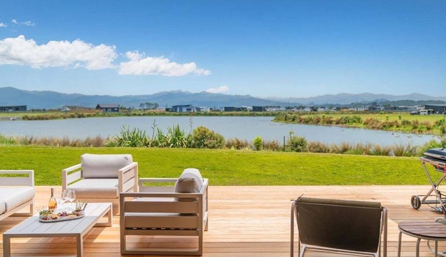 Lakeside Retreat Matarangi