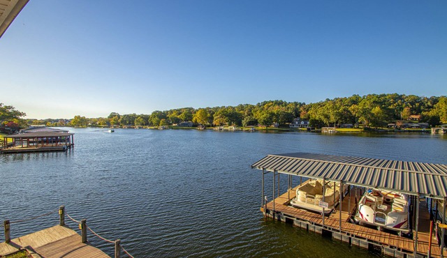 Lakeside Retreat mins to Downtown/Oaklawn