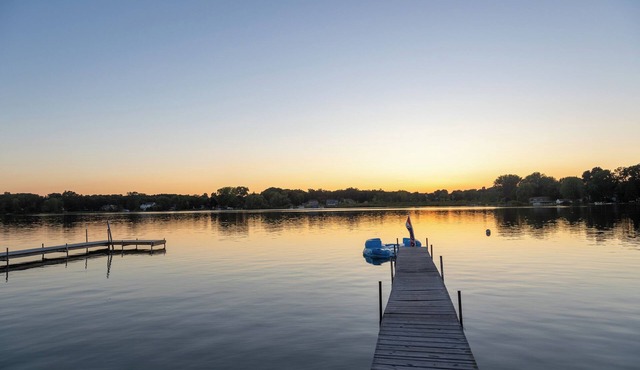 Lakeside Retreat Near Grand Rapids: Private Dock, Kayaks & Sunset Views