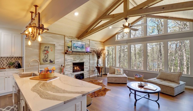 Lakeside Retreat on 10 Acres: 2 Mi to Greers Ferry