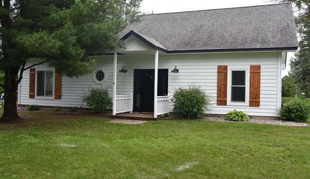 Lakeside Retreat on Lake Irene – Relax, Recharge & Reconnect