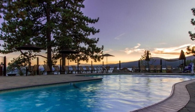 Lakeside Retreat. PERFECT for friends & family.