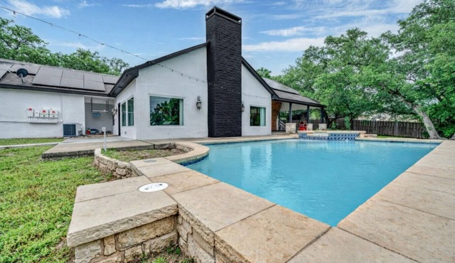 Lakeside Retreat | Rock Climbing Wall | Pool | Bar
