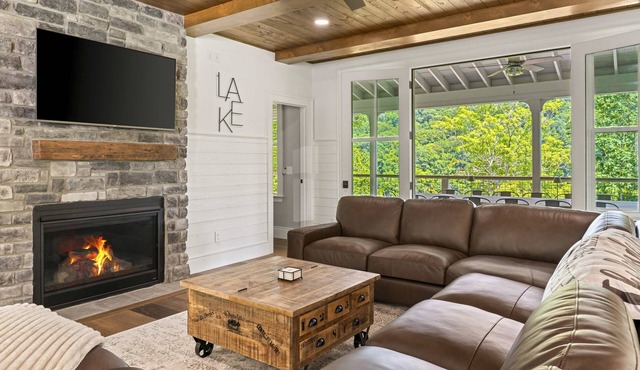 Lakeside Retreat, Sleeps 22, Dock, Grill, Game Room