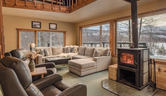 Lakeside Retreat w/Epic Mountain Views & Trails/Basecamp for Denali NP